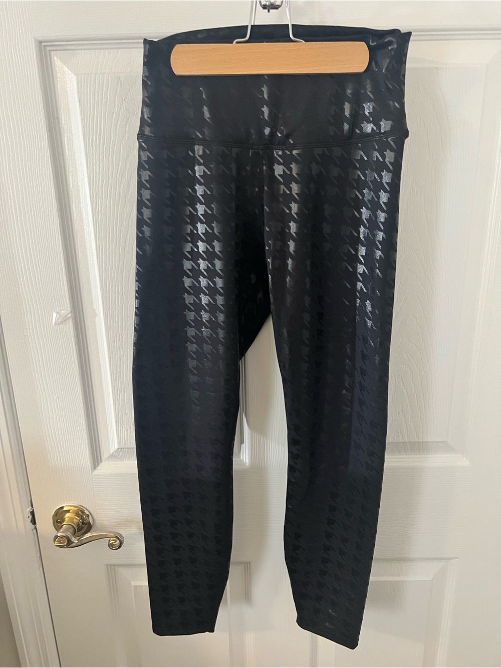 Noli Black Active Leggings with Subtle Shine
